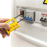 Bloqueo con minialdaba: Paso 5 colocarla por el orificio