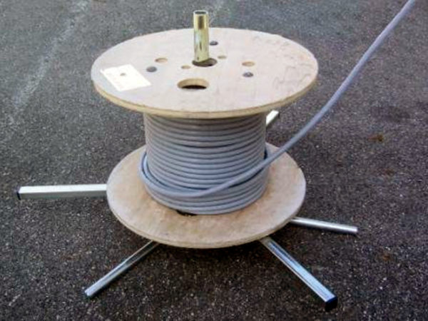 Satellite - Permite el uso con bobinas pequeñas, solamente hay que desmontar los husos