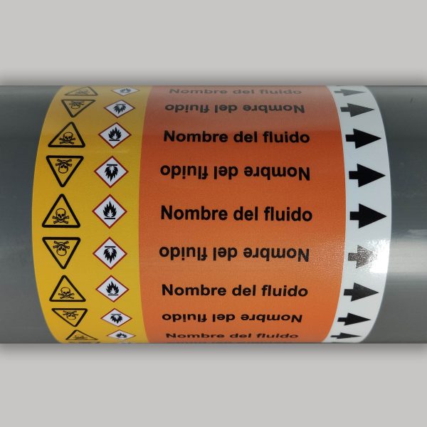 Muestra de marcador de tuberías según ISO 20560 - Con texto de ejemplo, dirección y pictogramas GHS de peligro